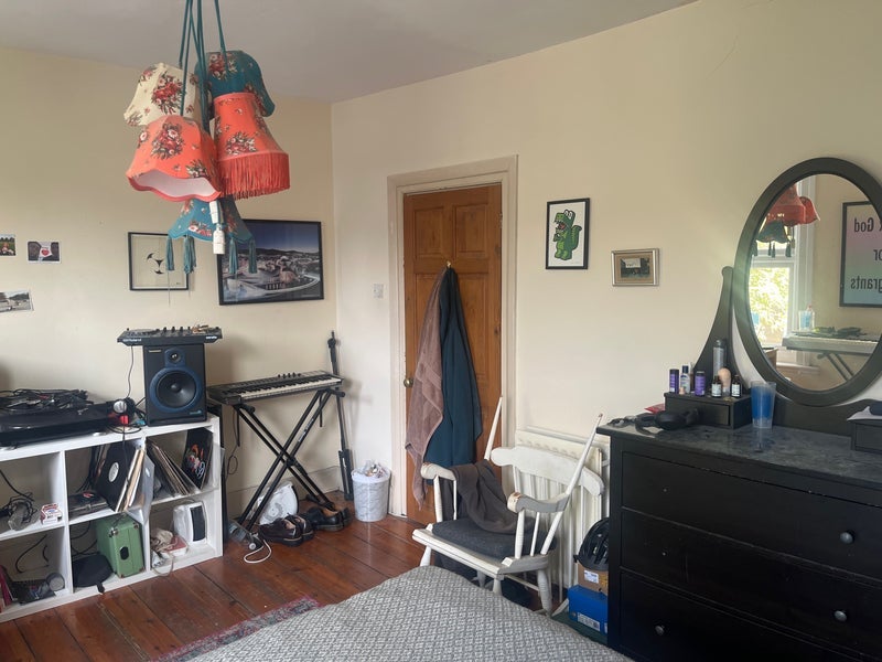 Room Ventnor Road in Greater London