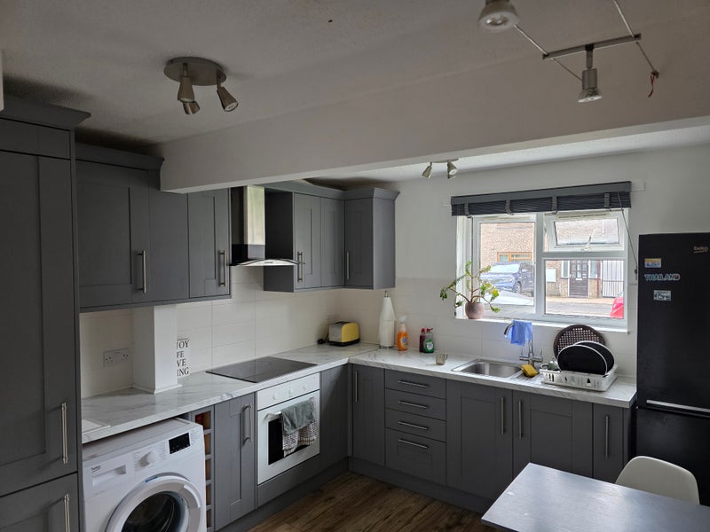 Room Hawthorn Close in Patchway