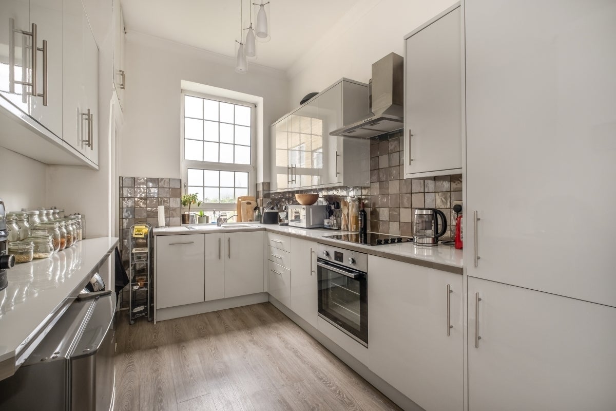Flat Putney Hill in Greater London