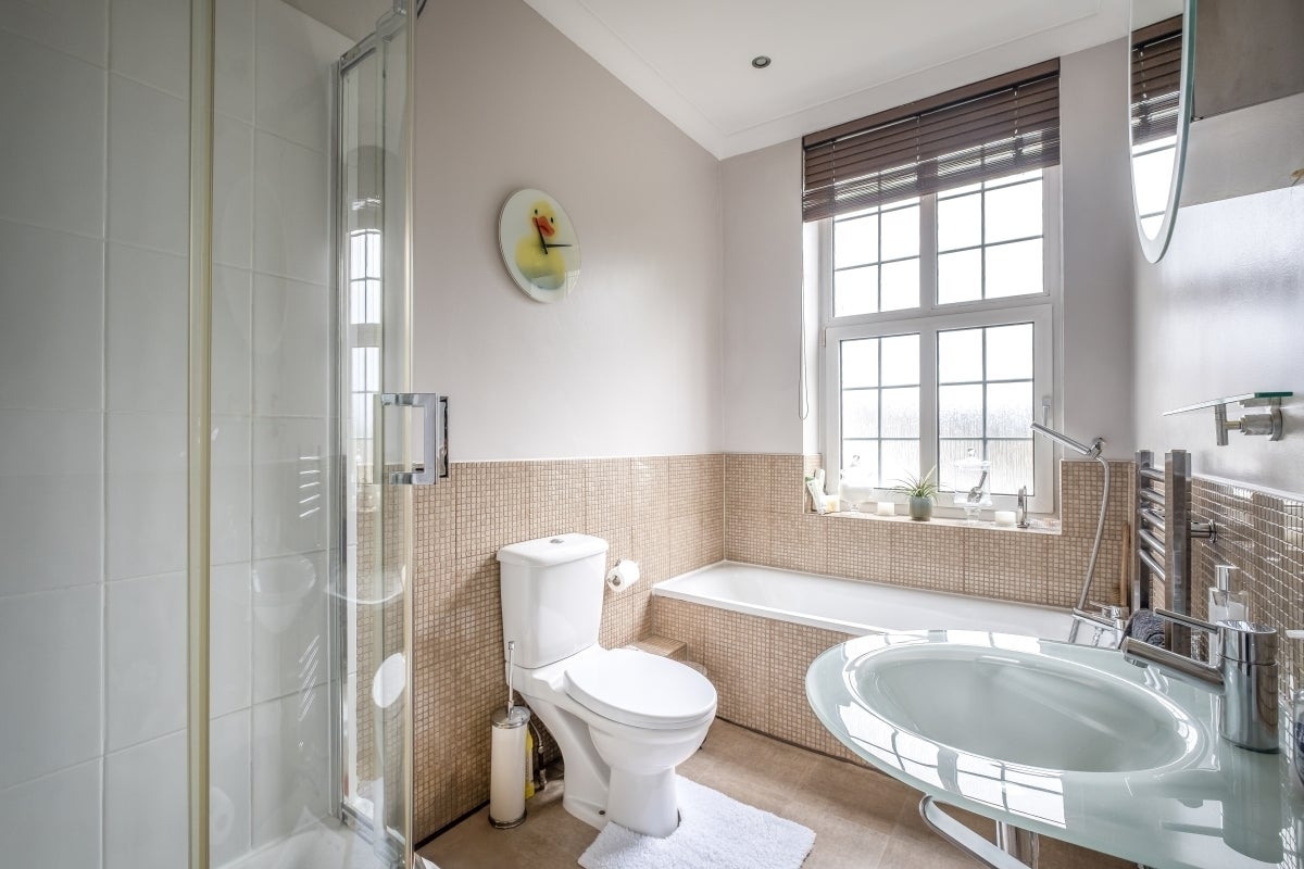 Flat Putney Hill in Greater London