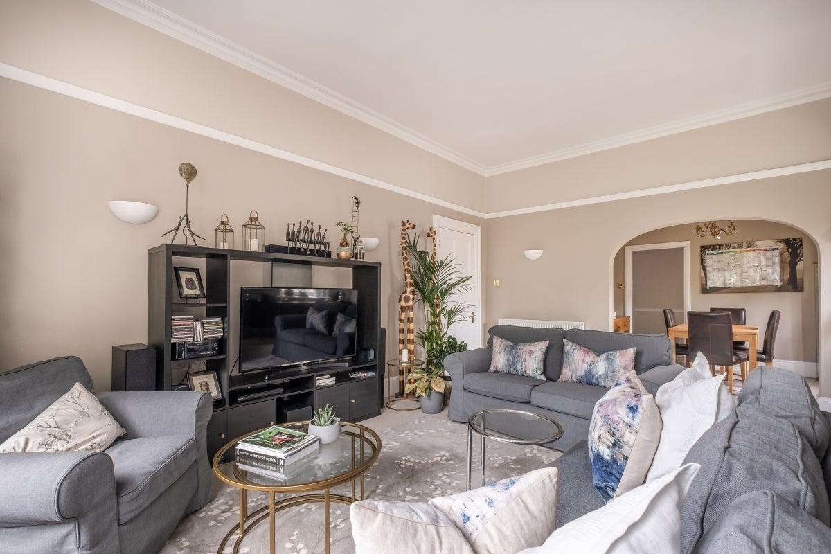 Flat Putney Hill in Greater London