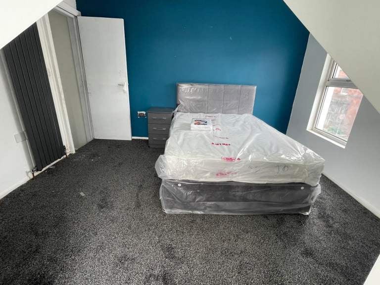 Room Woodhouse Street in Leeds