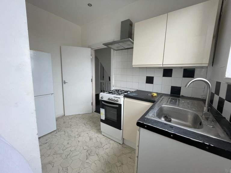 Room Woodhouse Street in Leeds