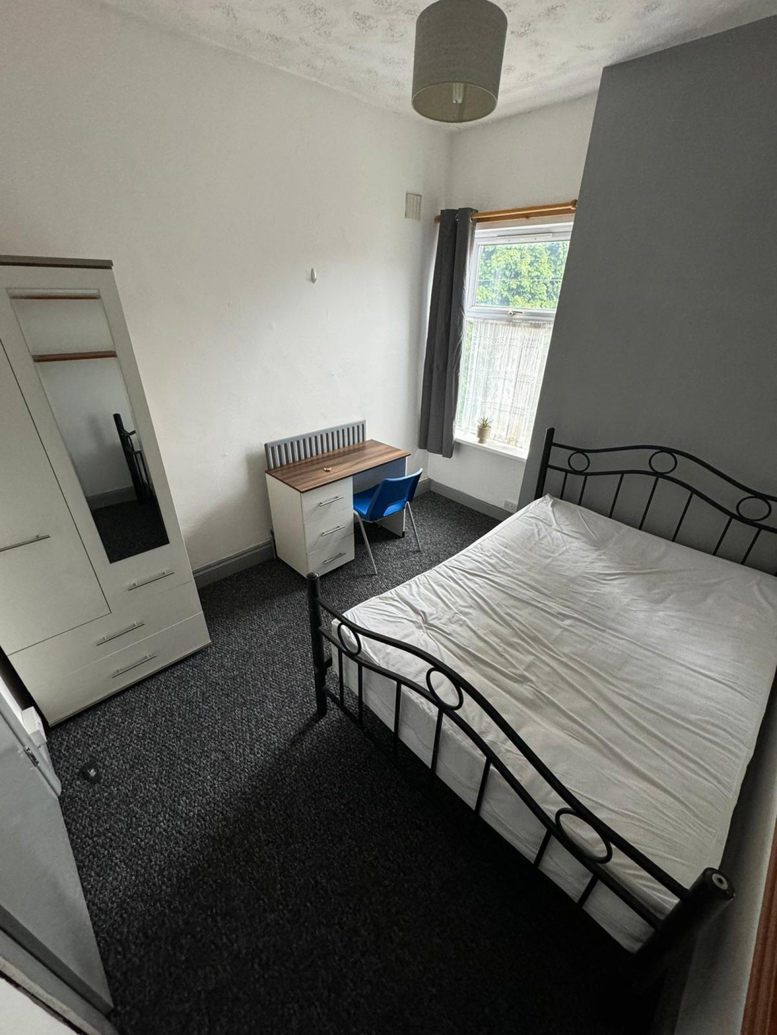 Room Crowther Street in Stoke-on-Trent
