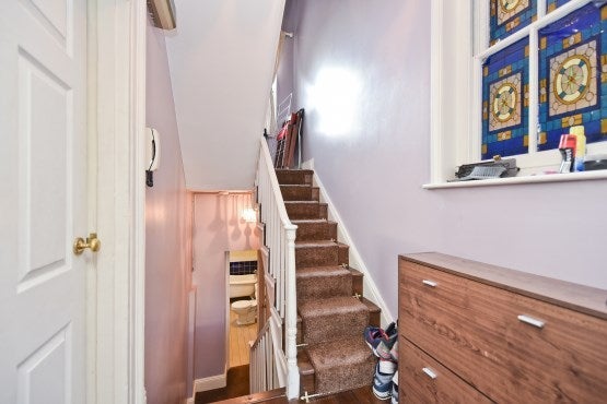 Room Commercial Road in Greater London