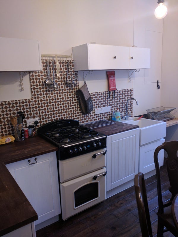 Room Commercial Road in Greater London