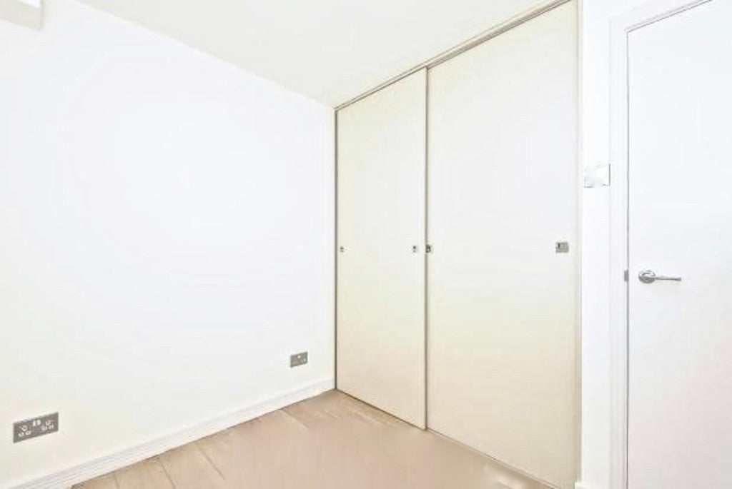 Flat Redford Close in Greater London