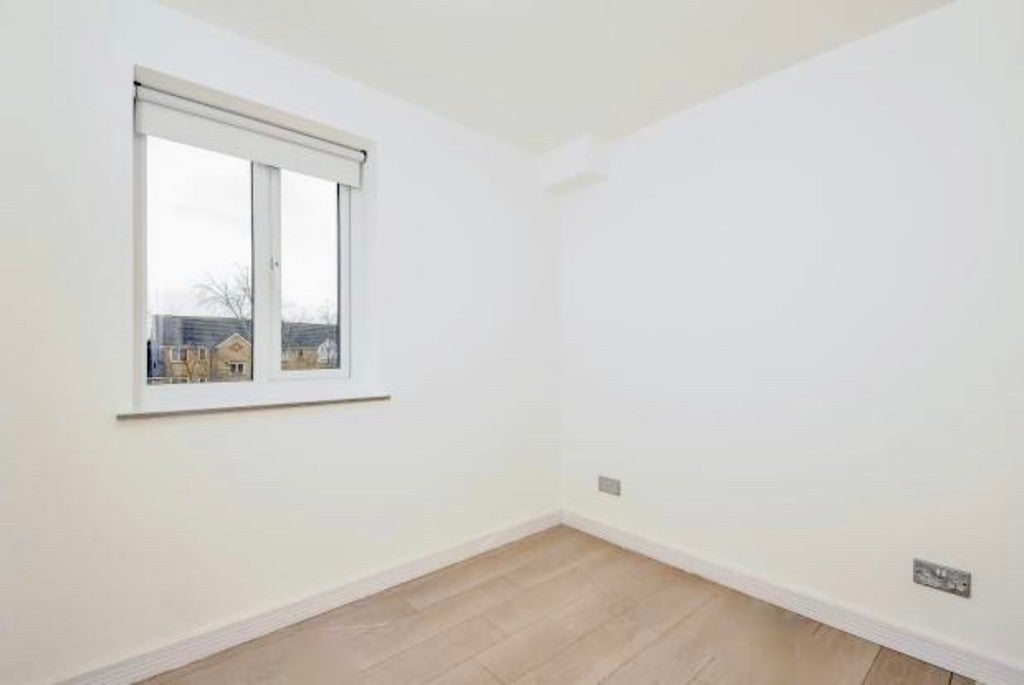 Flat Redford Close in Greater London