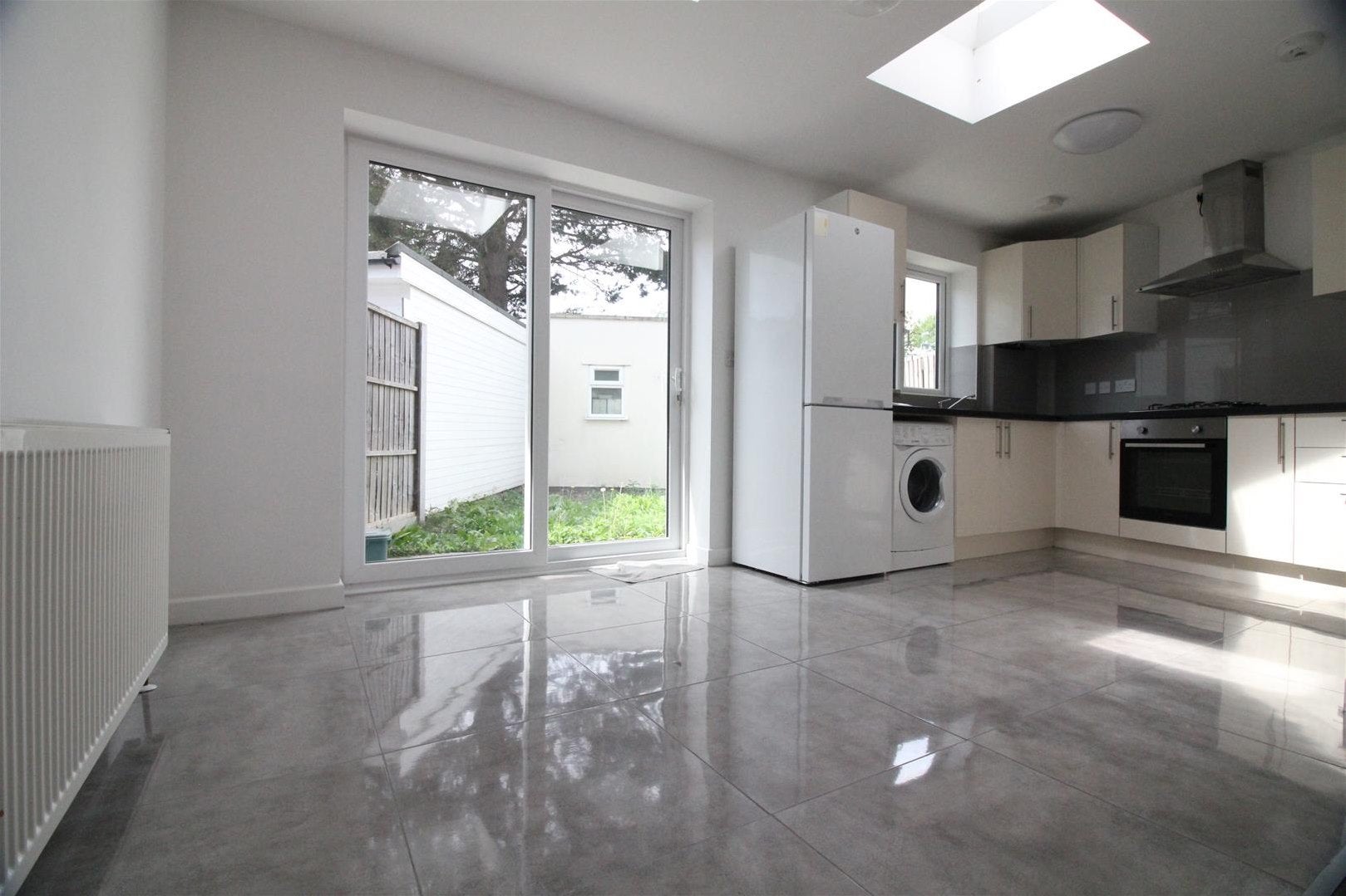 House Whitton Avenue East in Greater London