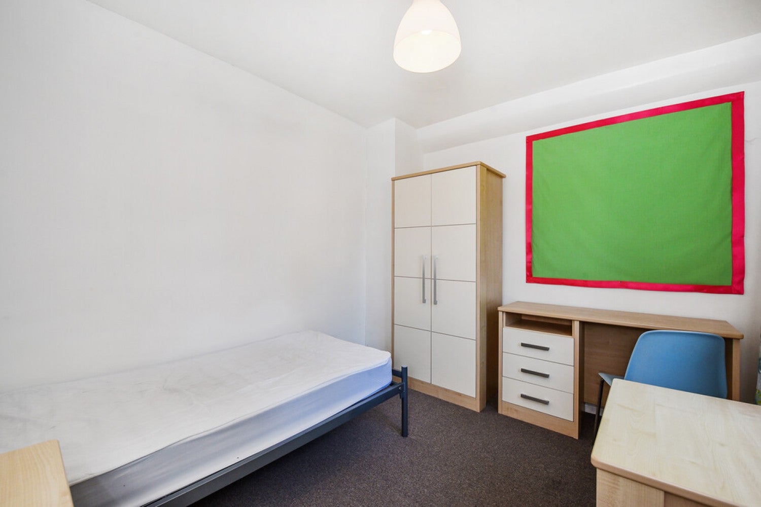 Room Kingsley Place in Winchester