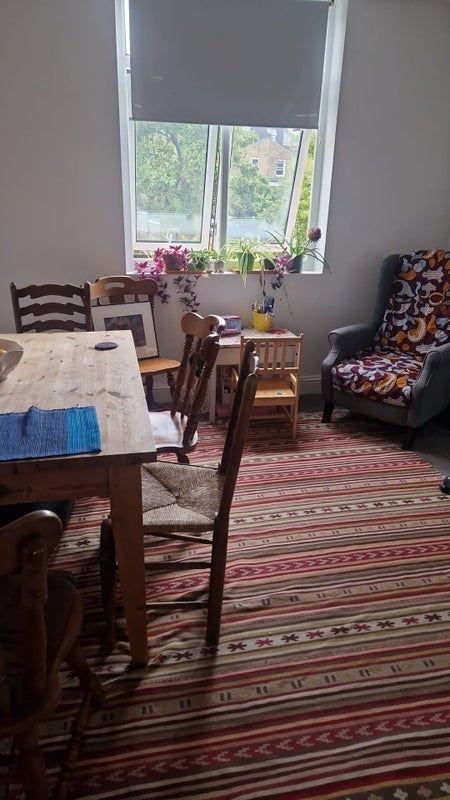 Flat Gleneldon Road in Greater London