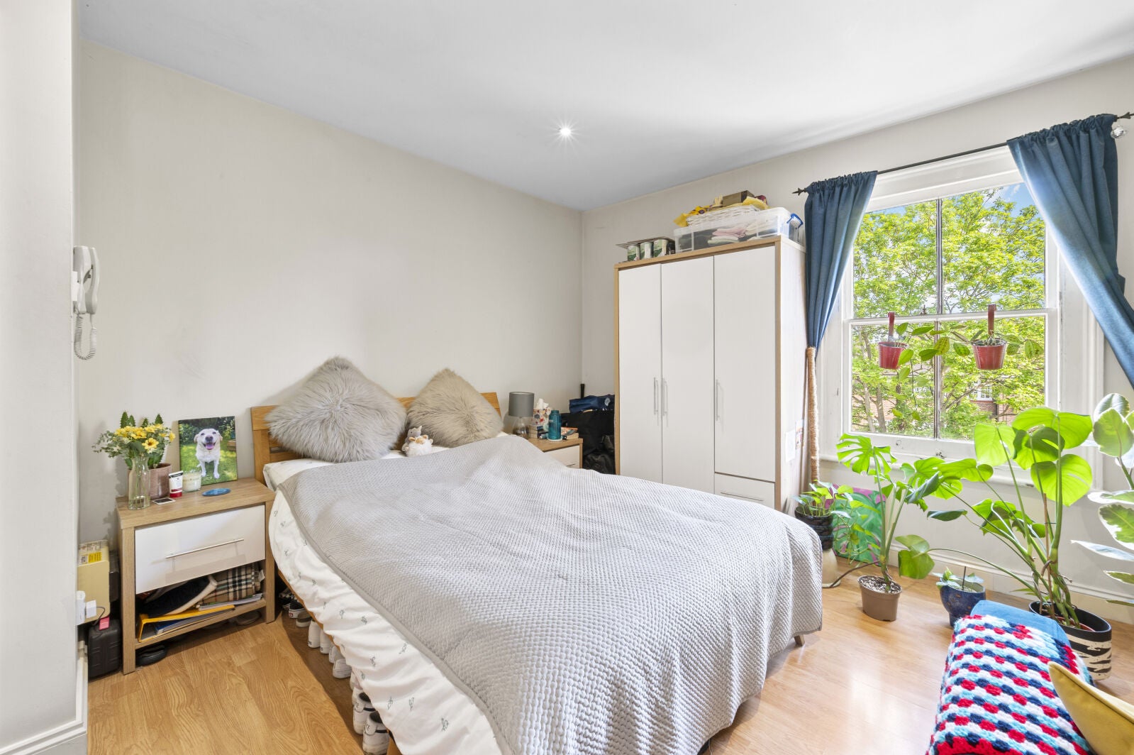 Flat Grove Crescent in Greater London