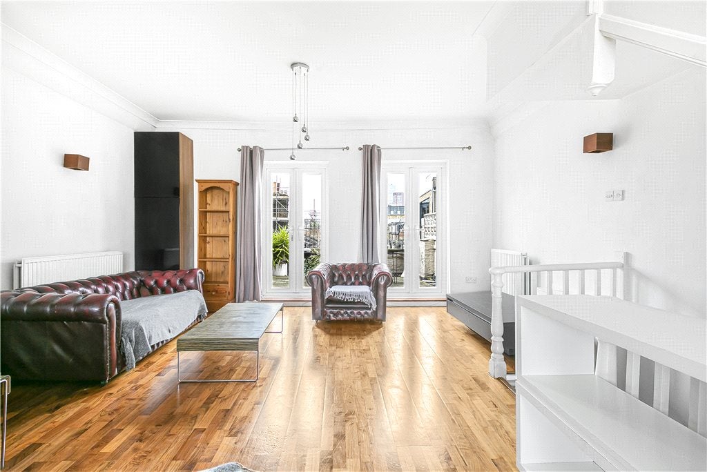 Flat Brixton Road in Greater London