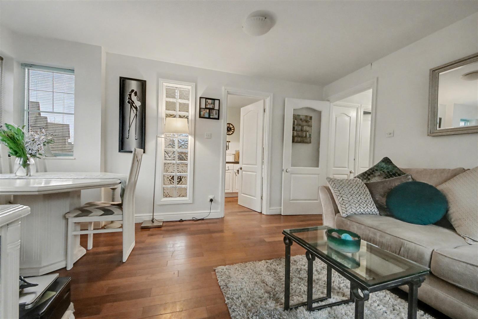 Flat Nell Gwynn Close in Hertsmere