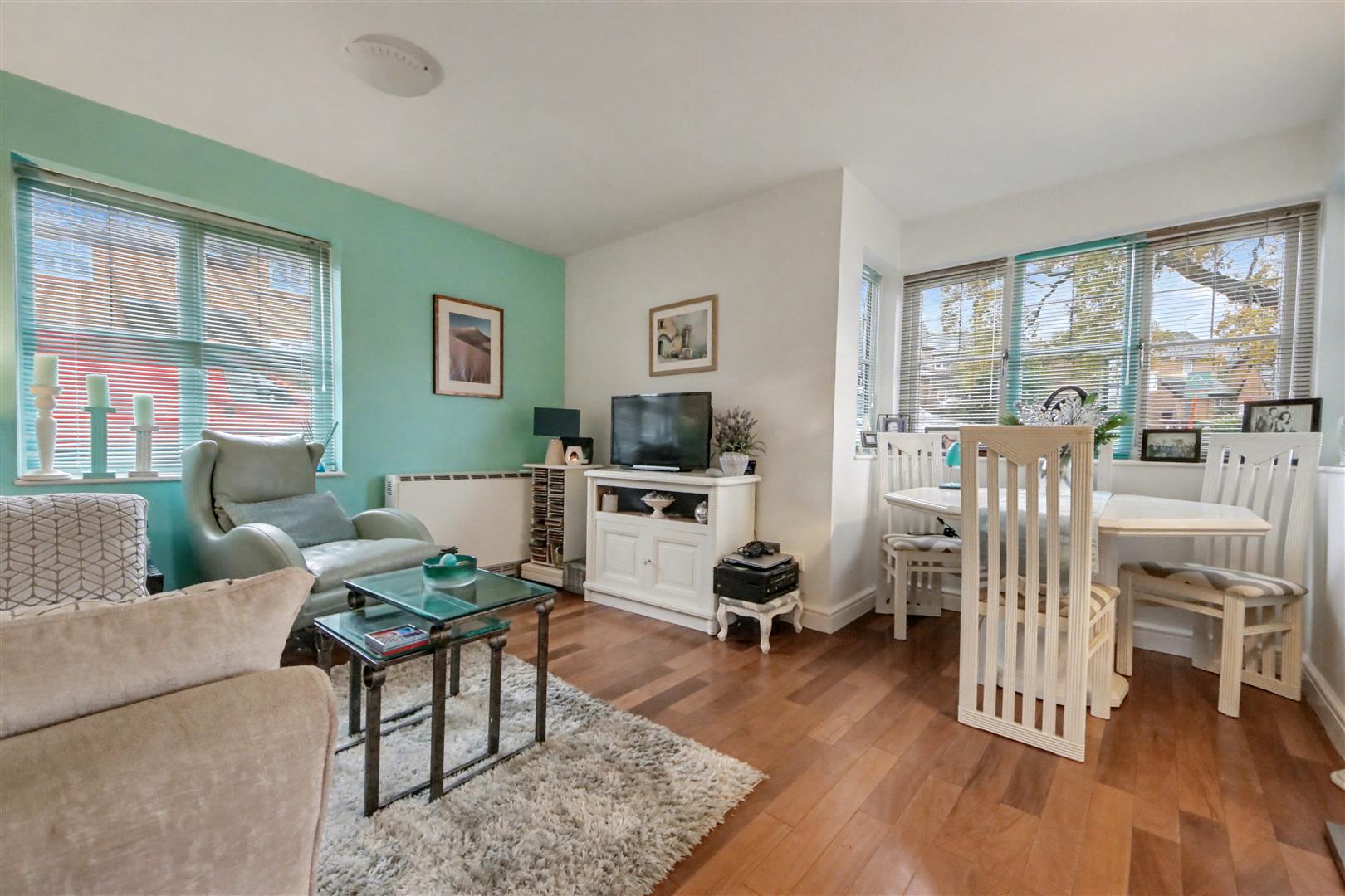 Flat Nell Gwynn Close in Hertsmere