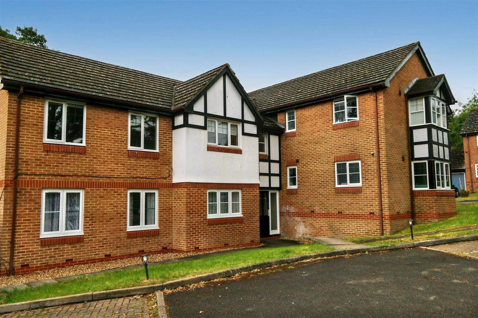 Flat Nell Gwynn Close in Hertsmere