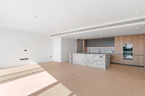 Flat Belvedere Road in Greater London