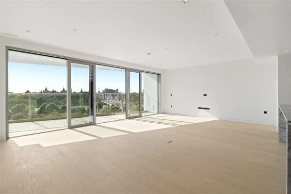Flat Belvedere Road in Greater London