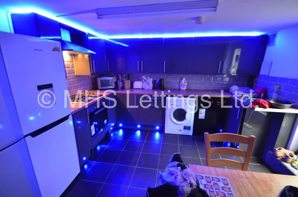 Room Back Ashville Grove in Leeds
