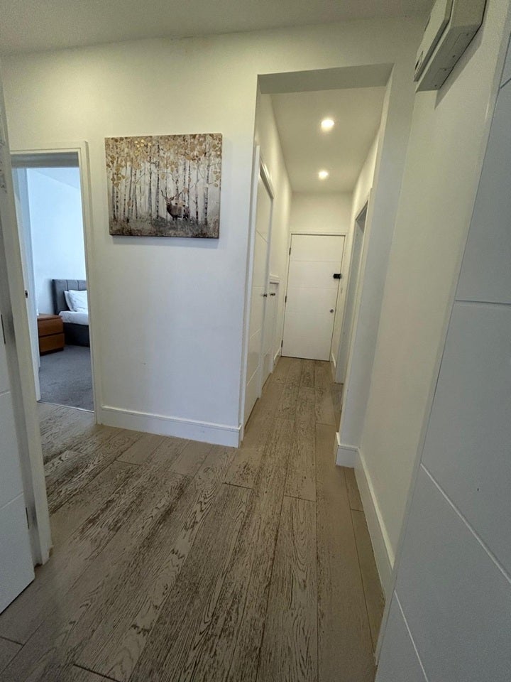 Flat Bell Lane in Greater London