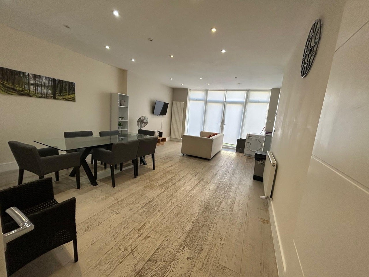 Flat Bell Lane in Greater London