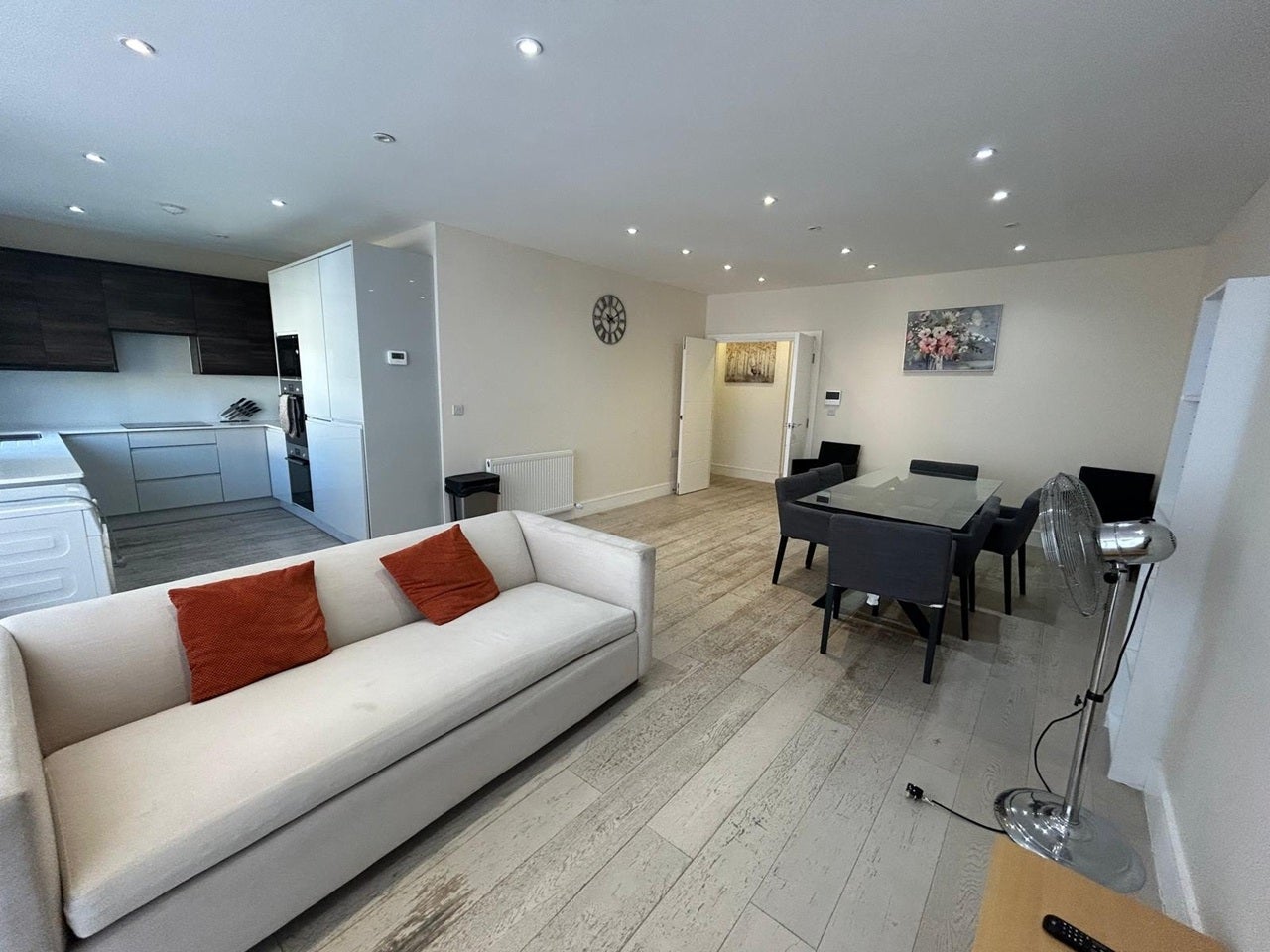 Flat Bell Lane in Greater London