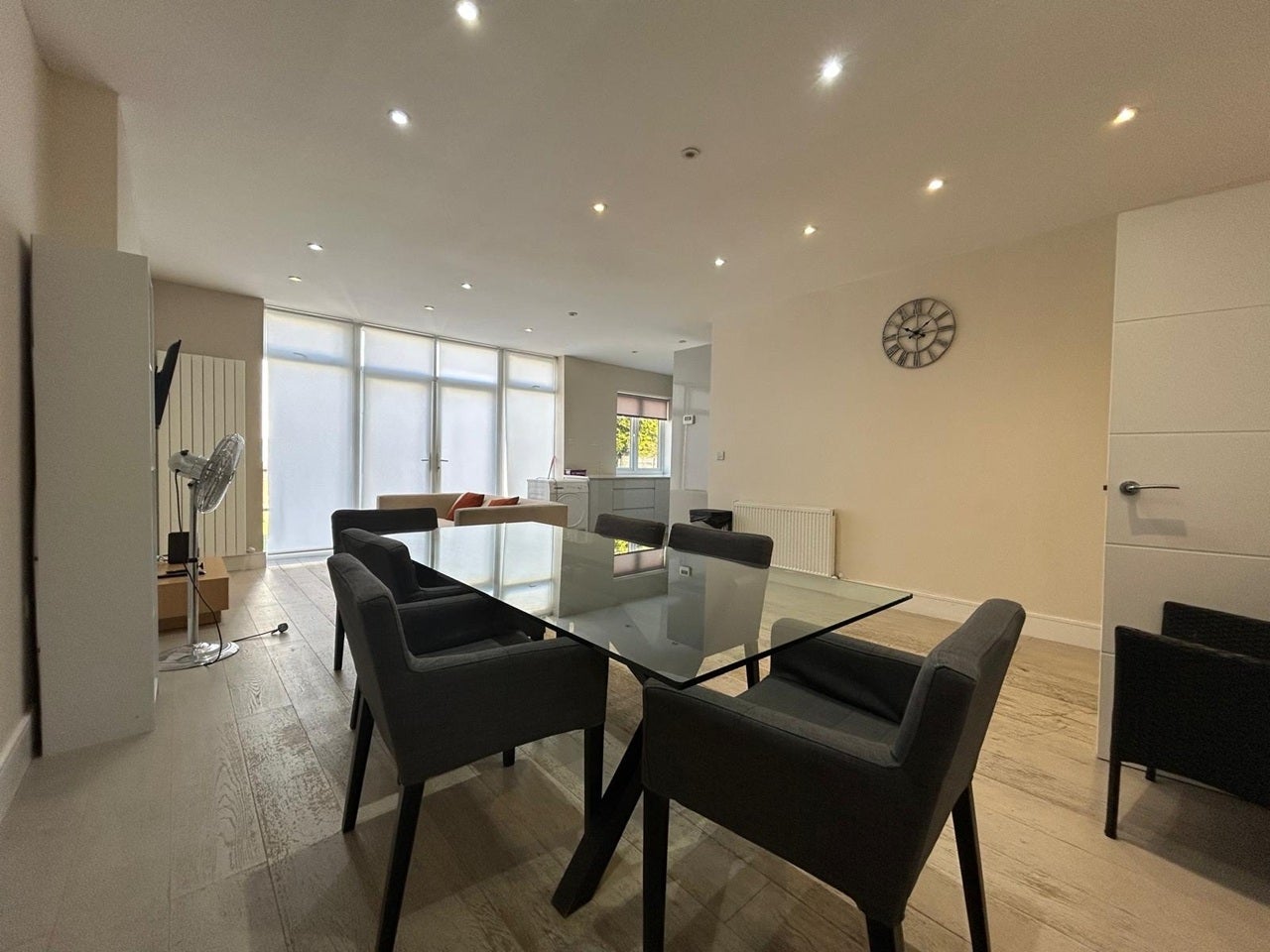 Flat Bell Lane in Greater London