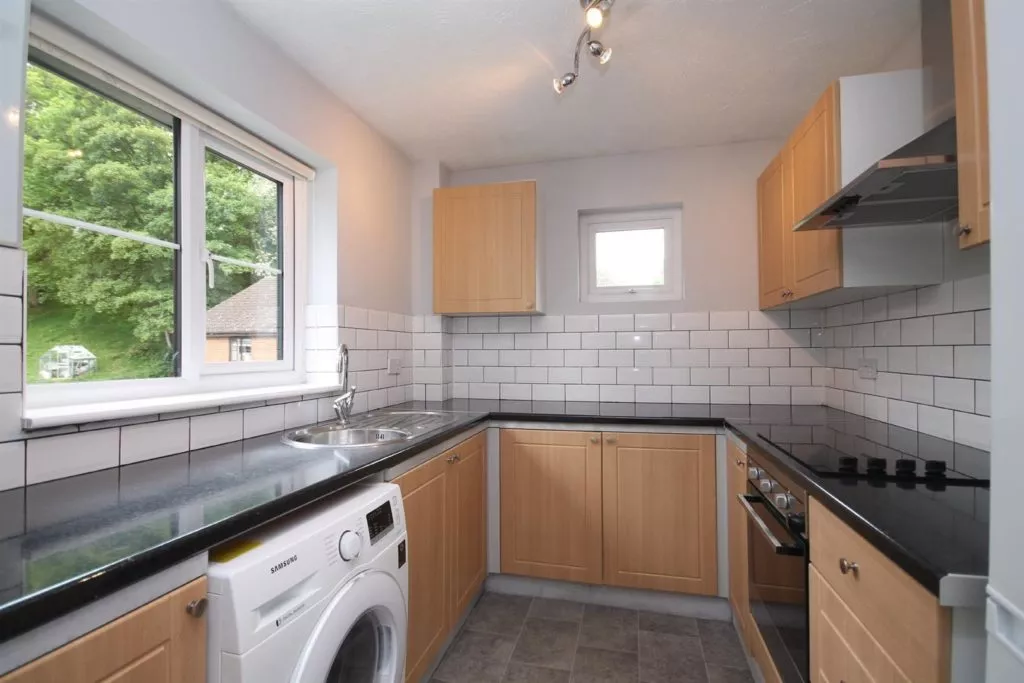 Flat Ranmore Road in Mole Valley
