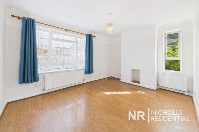 Flat Grosvenor Court in Greater London