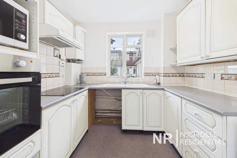 Flat Grosvenor Court in Greater London