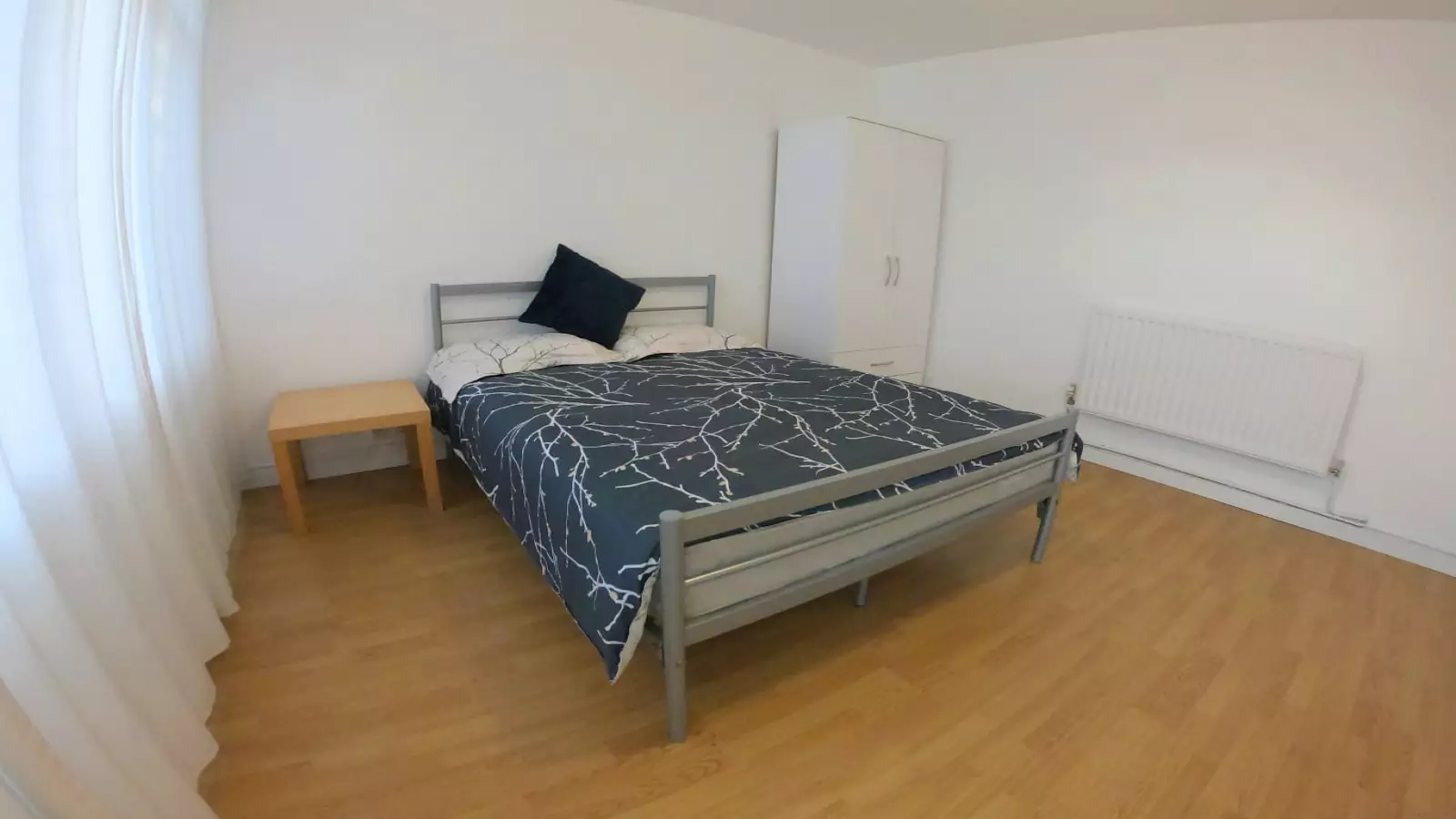 Flat Angell Park Gardens in Greater London