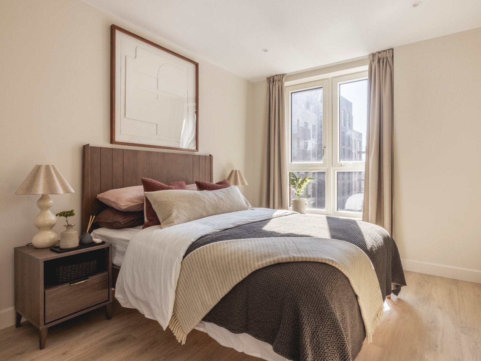 Flat Drummond Road in Greater London