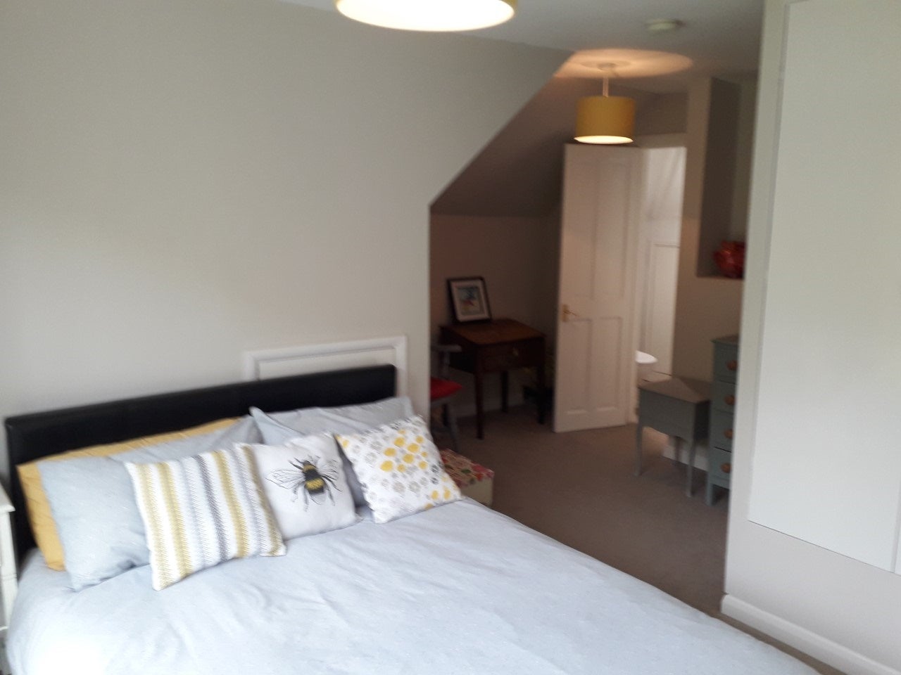 Room Chelsham Common Road in Chelsham