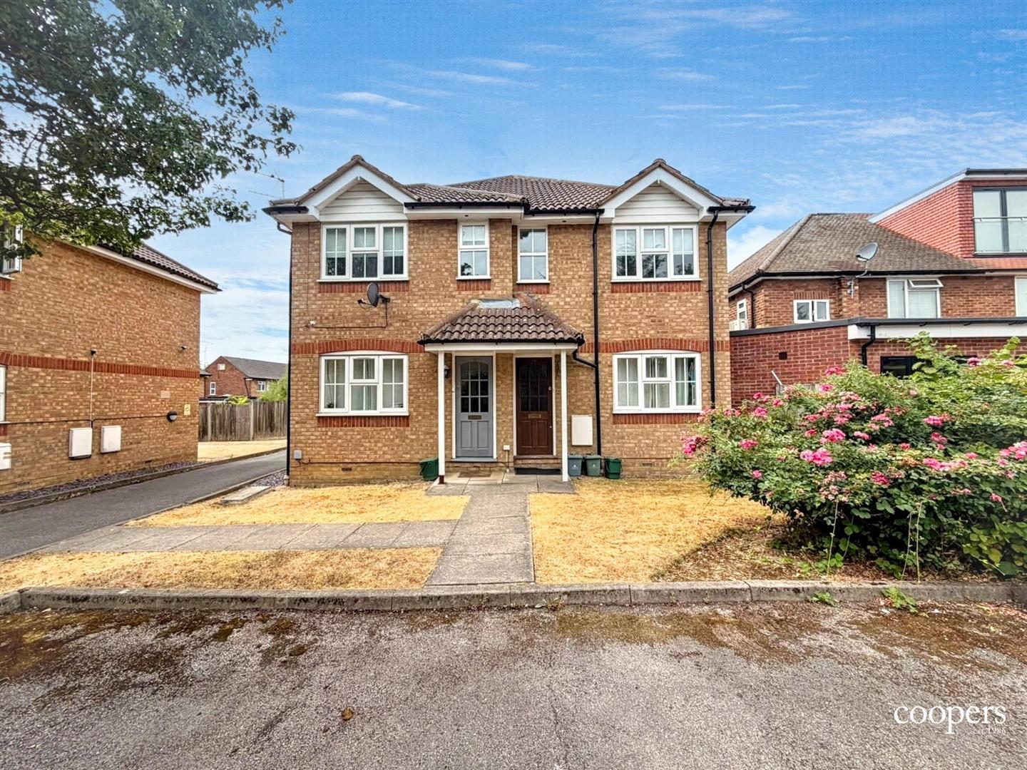 Flat Saint Peter's Close in Greater London