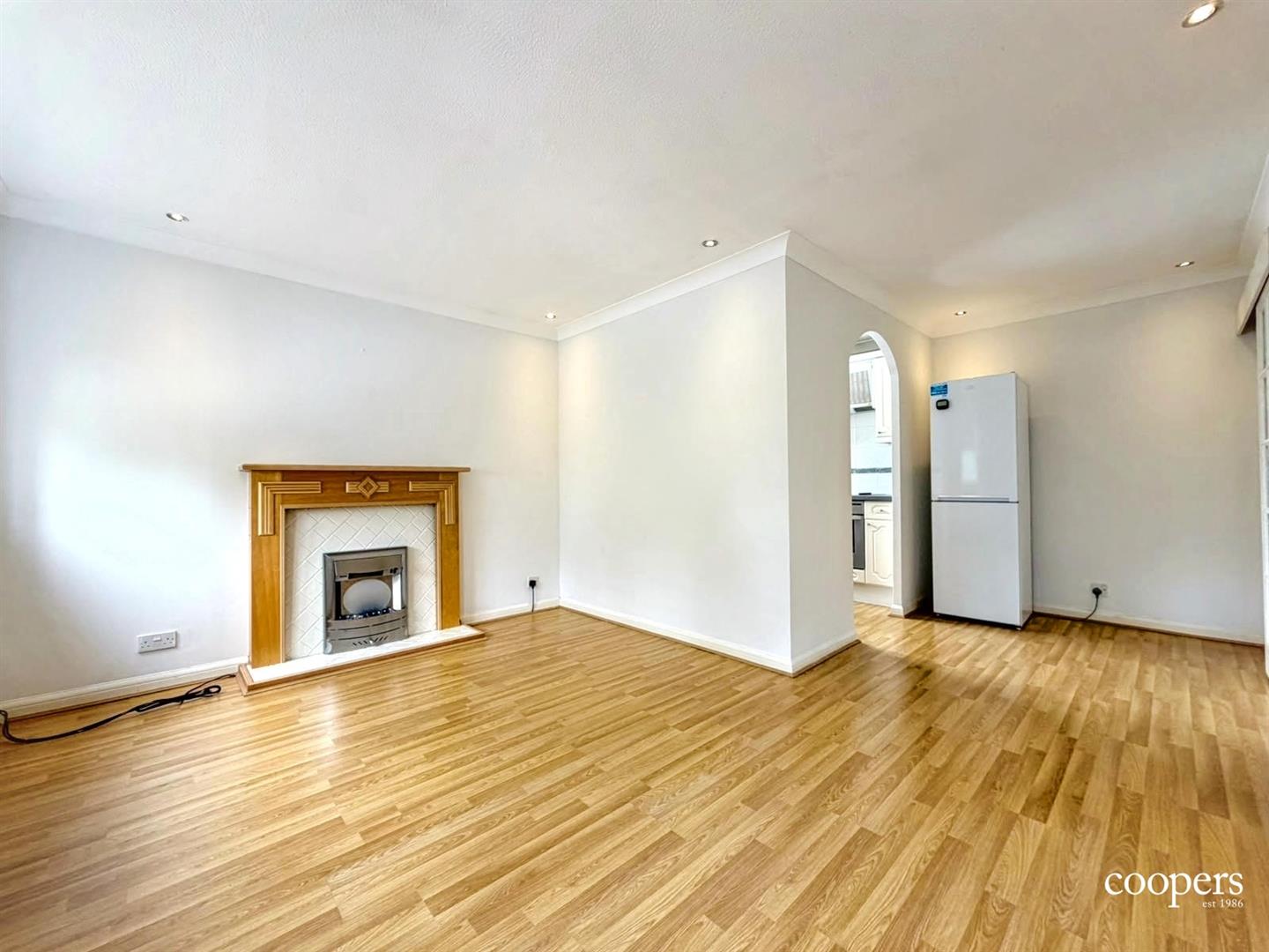 Flat Saint Peter's Close in Greater London