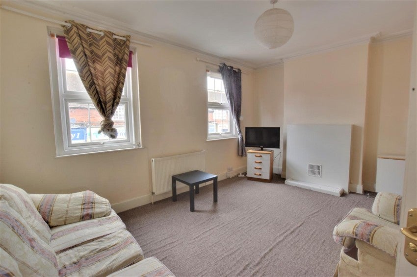 Flat St Albans Road in Watford