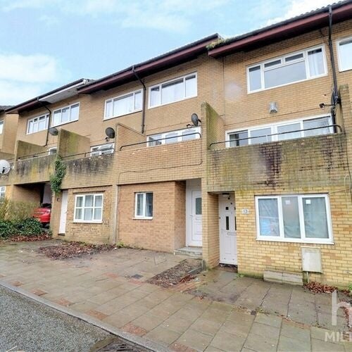 Room Marjoram Place in Milton Keynes