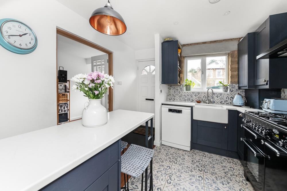 House Roundhay Close in Greater London