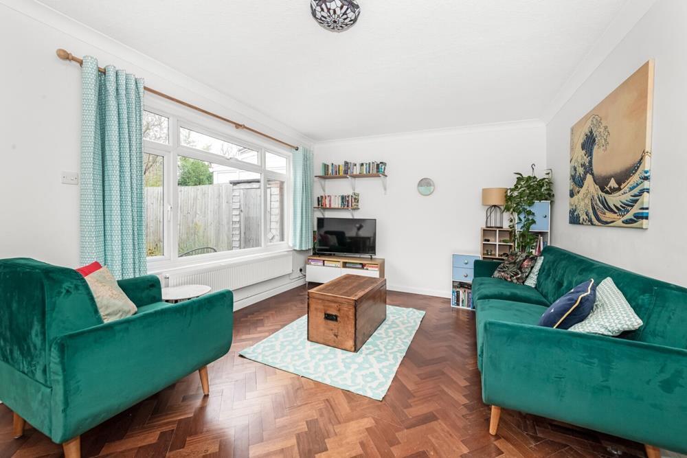 House Roundhay Close in Greater London