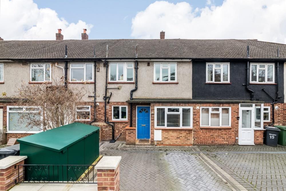 House Roundhay Close in Greater London