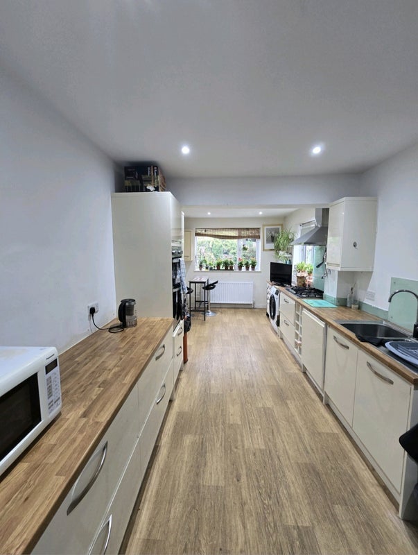 Room Holywell Lane in Leeds