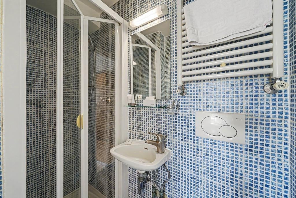 Flat Cartwright Gardens in Greater London