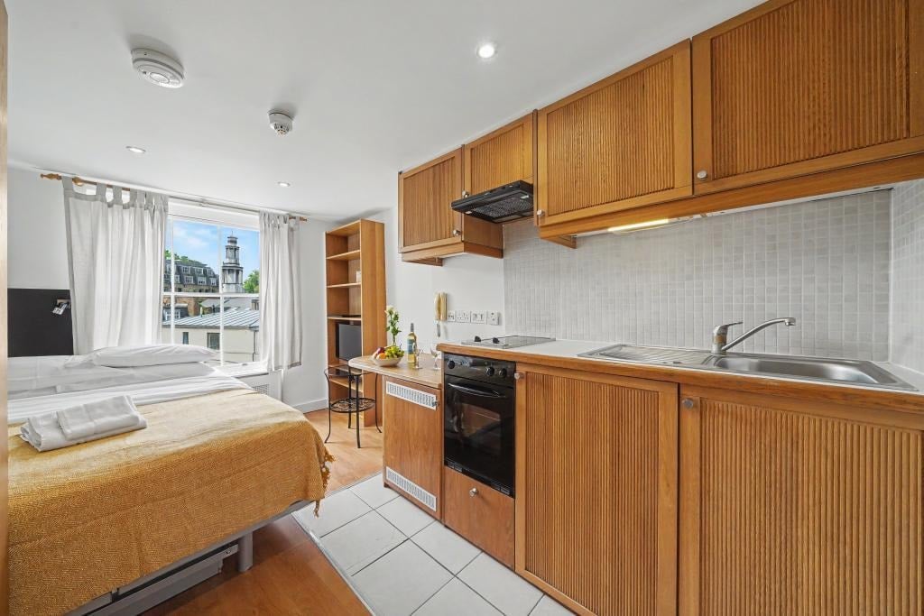 Flat Cartwright Gardens in Greater London