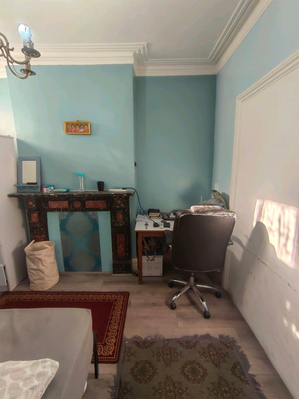 Room Altmore Avenue in Greater London
