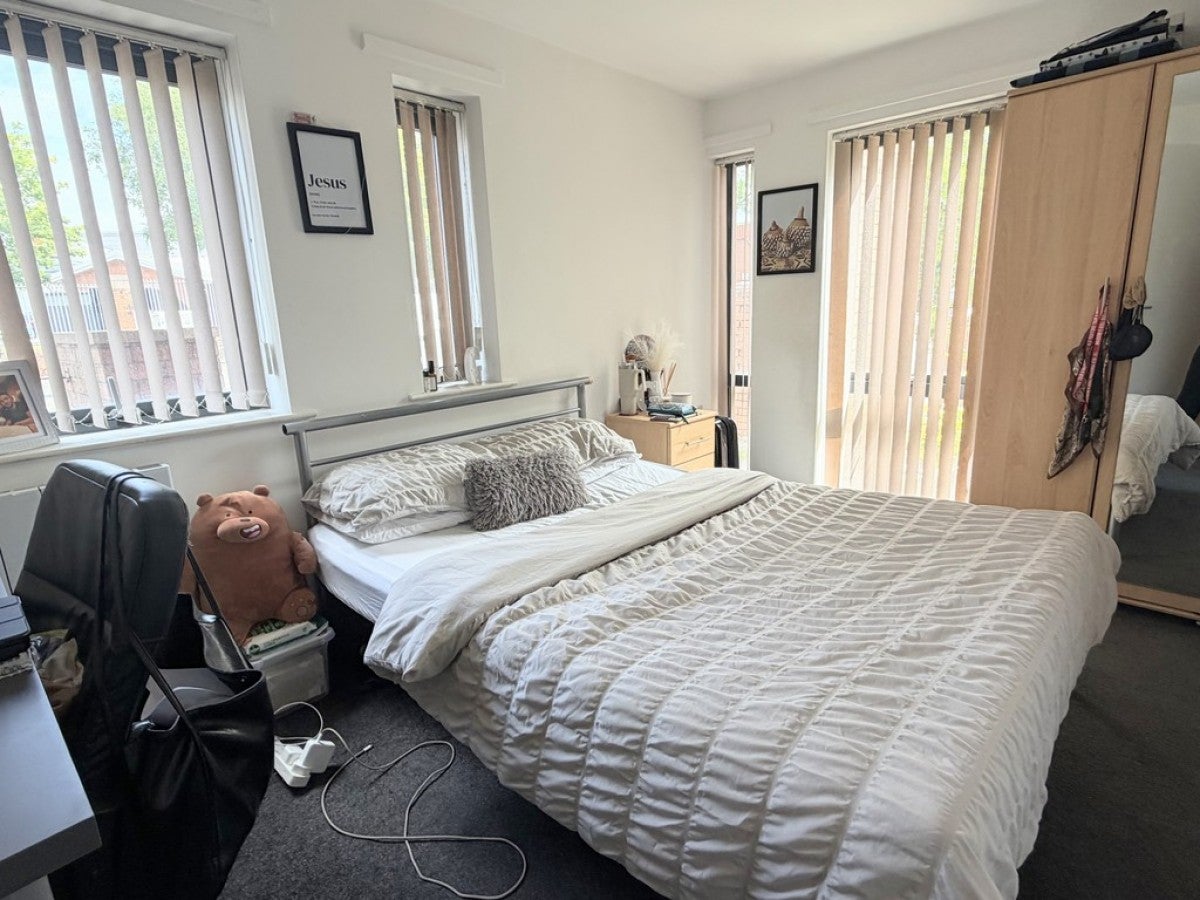 Flat Pine Grove in Manchester