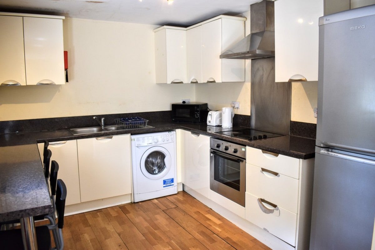 Flat Pine Grove in Manchester