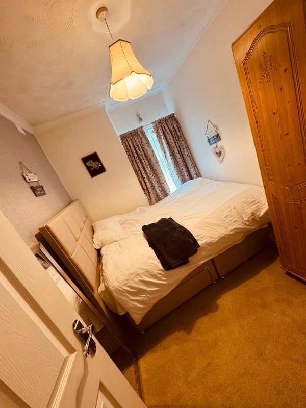 Room Pontshonnorton Road in Pontypridd