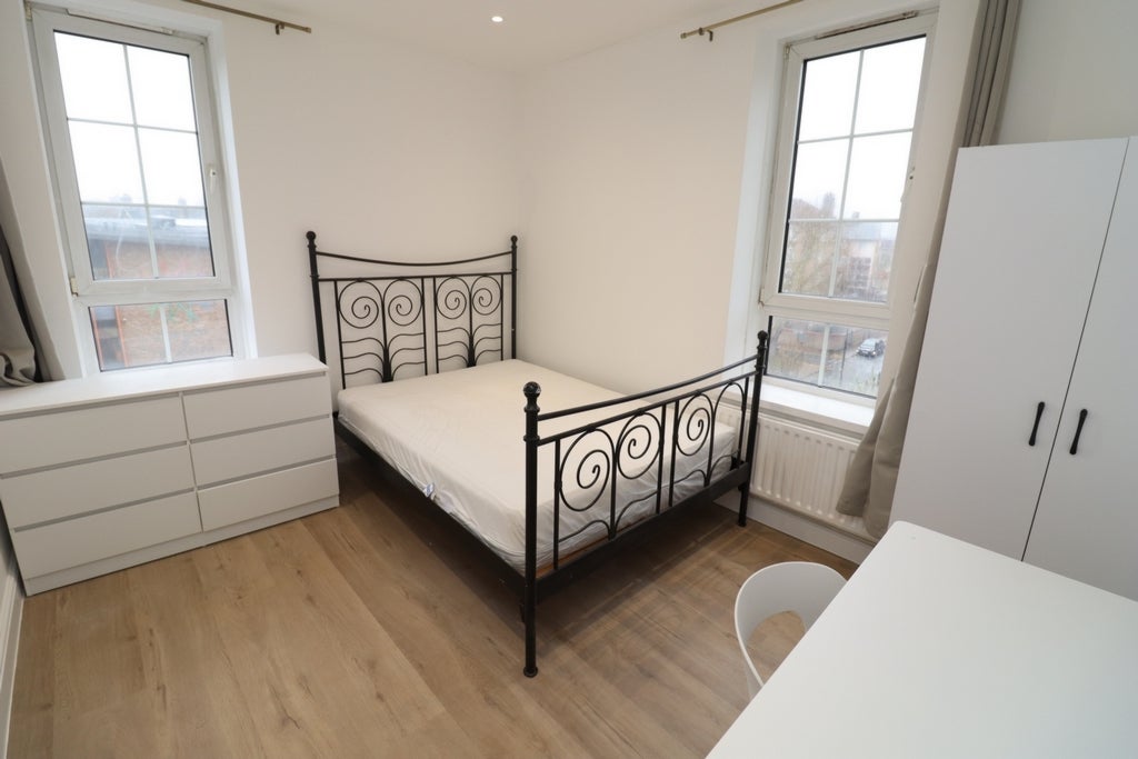 Room Globe Road in Greater London