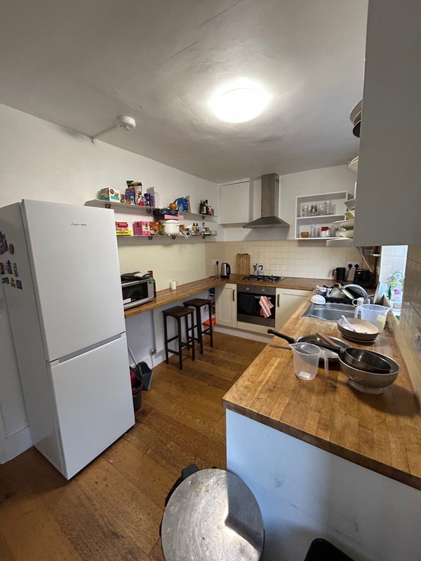 Room Smithson Road in Greater London