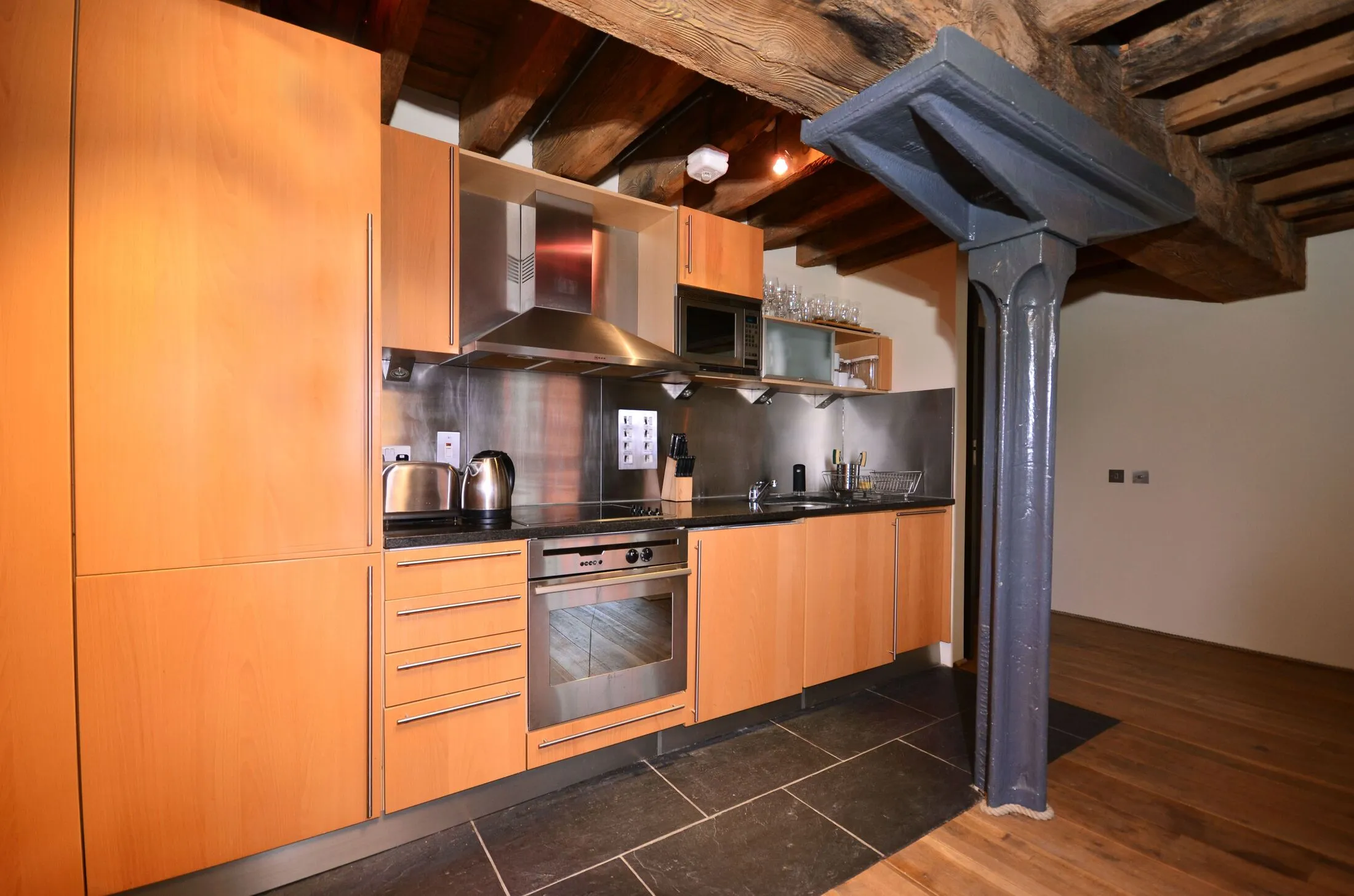 Flat Hertsmere Road in Greater London